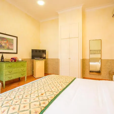 Caesar House Residenze Romane לינה וארוחת בוקר 3*