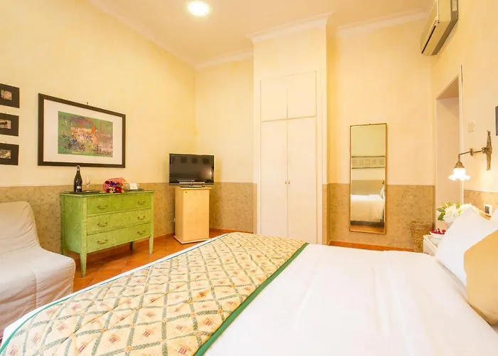 Caesar House Residenze Romane Bed & Breakfast 3*